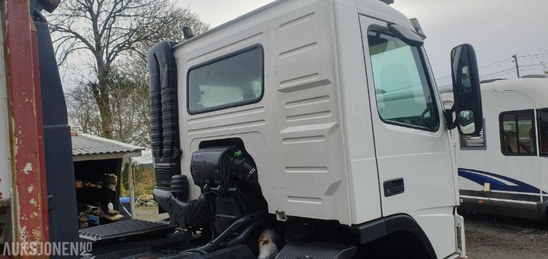 2000 Volvo FM-12 MED KASSE OG MASKINFLAK - شاحنة ذات الخطاف: صور 4 2000 Volvo FM-12 MED KASSE OG MASKINFLAK - شاحنة ذات الخطاف: صور 4