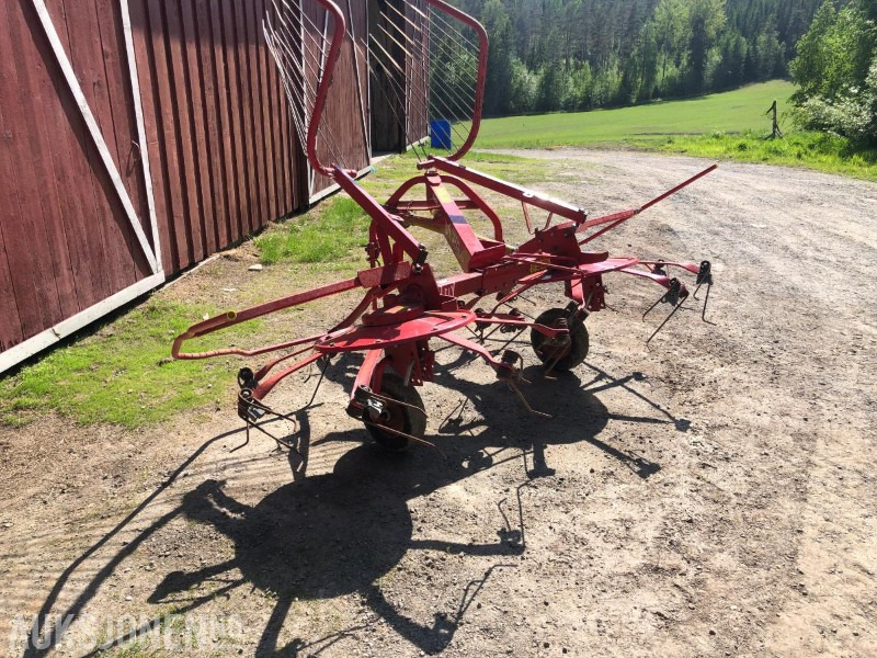 2001 Lely Lotus 300 - الآلات والماكينات الزراعية: صور 3 2001 Lely Lotus 300 - الآلات والماكينات الزراعية: صور 3