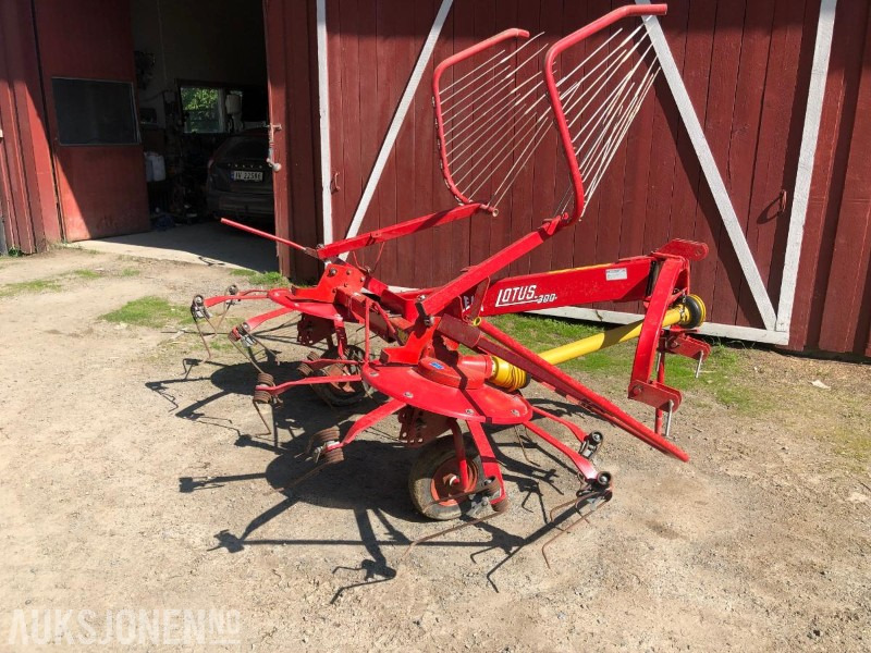 2001 Lely Lotus 300 - الآلات والماكينات الزراعية: صور 2 2001 Lely Lotus 300 - الآلات والماكينات الزراعية: صور 2