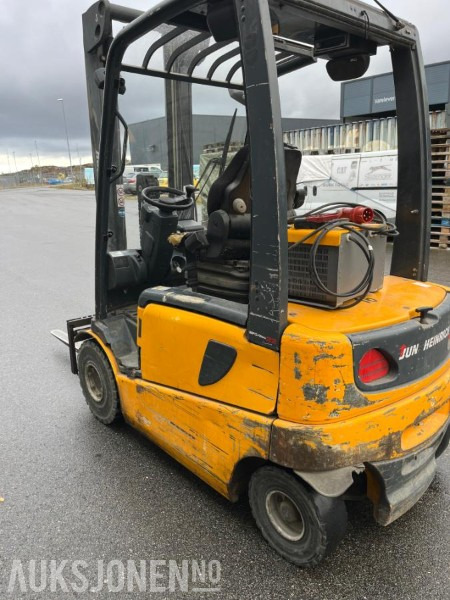 2002 Jungheinrich EFG-VAC 22 - Gaffeltruck - Truck - معدات المناولة: صور 2 2002 Jungheinrich EFG-VAC 22 - Gaffeltruck - Truck - معدات المناولة: صور 2