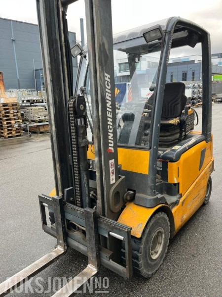 2002 Jungheinrich EFG-VAC 22 - Gaffeltruck - Truck - معدات المناولة: صور 3 2002 Jungheinrich EFG-VAC 22 - Gaffeltruck - Truck - معدات المناولة: صور 3
