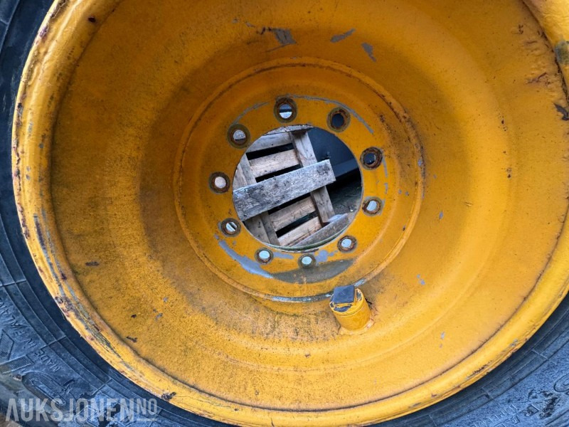 2005 Nokian ELS 600/50 R22.5 – brukt dekk på forsterka felg - الآلات والماكينات الزراعية: صور 2 2005 Nokian ELS 600/50 R22.5 – brukt dekk på forsterka felg - الآلات والماكينات الزراعية: صور 2