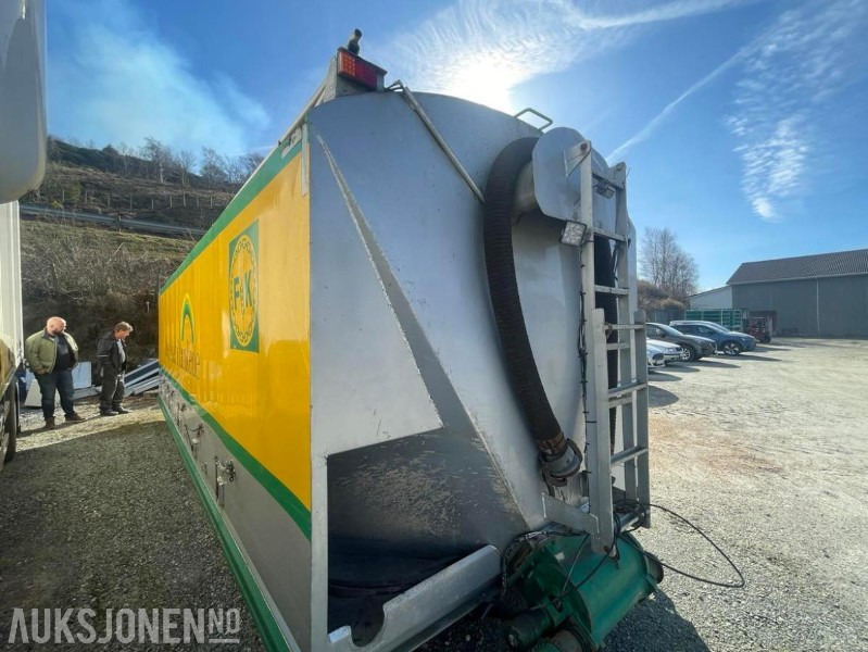2005 Tank til mel og korn - Bulk-transport - 35 000 liter - Tipp kydraulikk - 7 rom - Kamera - Sluser - Hjelperamme. - شاحنة: صور 4 2005 Tank til mel og korn - Bulk-transport - 35 000 liter - Tipp kydraulikk - 7 rom - Kamera - Sluser - Hjelperamme. - شاحنة: صور 4