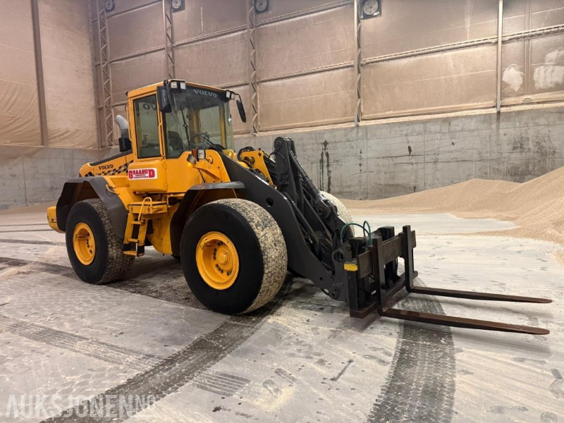 2006 Volvo L120E HJULLASTER M/STOR SNØSKUFF SENTRALSMØRING 3.FUNKSJON. - اللودر بعجل: صور 4 2006 Volvo L120E HJULLASTER M/STOR SNØSKUFF SENTRALSMØRING 3.FUNKSJON. - اللودر بعجل: صور 4