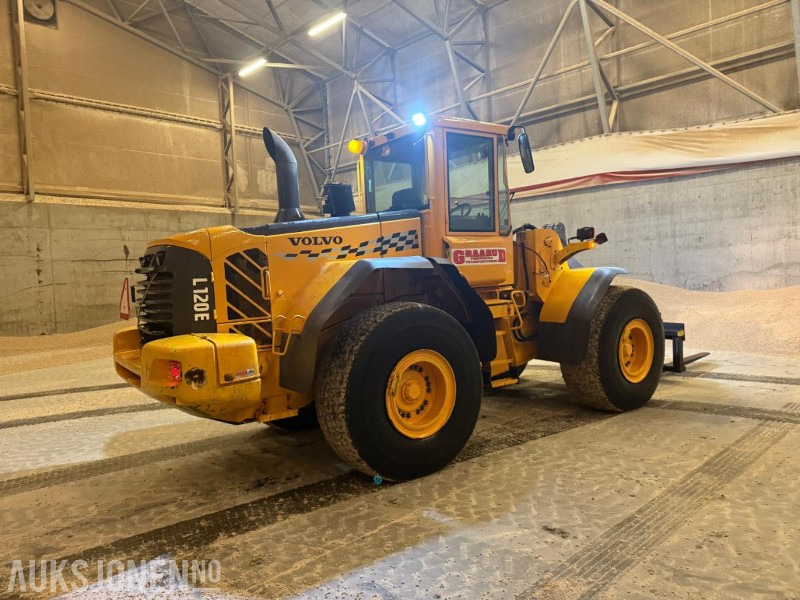 2006 Volvo L120E HJULLASTER M/STOR SNØSKUFF SENTRALSMØRING 3.FUNKSJON. - اللودر بعجل: صور 5 2006 Volvo L120E HJULLASTER M/STOR SNØSKUFF SENTRALSMØRING 3.FUNKSJON. - اللودر بعجل: صور 5