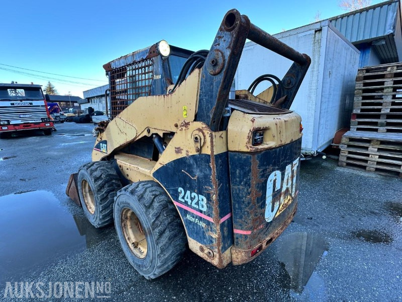 2007 Cat 242B High Flow Minilaster - شيول صغير: صور 3 2007 Cat 242B High Flow Minilaster - شيول صغير: صور 3