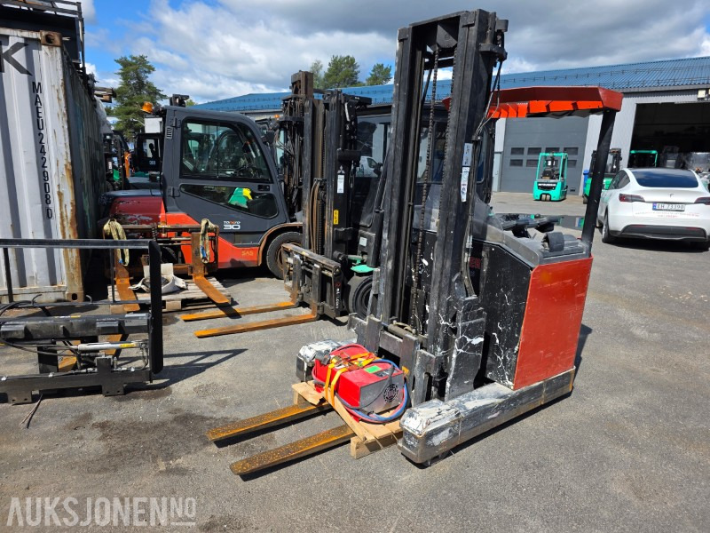 2008 BT RR B2 reach/støttebein truck - معدات المناولة: صور 4 2008 BT RR B2 reach/støttebein truck - معدات المناولة: صور 4
