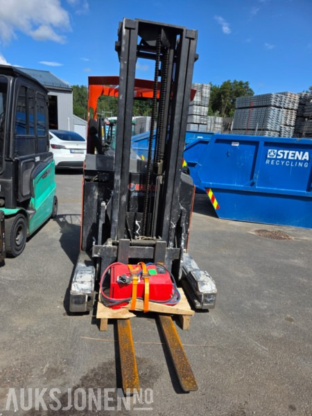 2008 BT RR B2 reach/støttebein truck - معدات المناولة: صور 3 2008 BT RR B2 reach/støttebein truck - معدات المناولة: صور 3