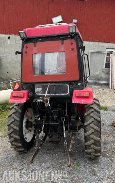 2008 Jinma 254 traktor 4x4 Diesel med snøfres, klettskuffe(fast) og triangelfeste - Kun 655,2 timer - جرار: صور 5 2008 Jinma 254 traktor 4x4 Diesel med snøfres, klettskuffe(fast) og triangelfeste - Kun 655,2 timer - جرار: صور 5