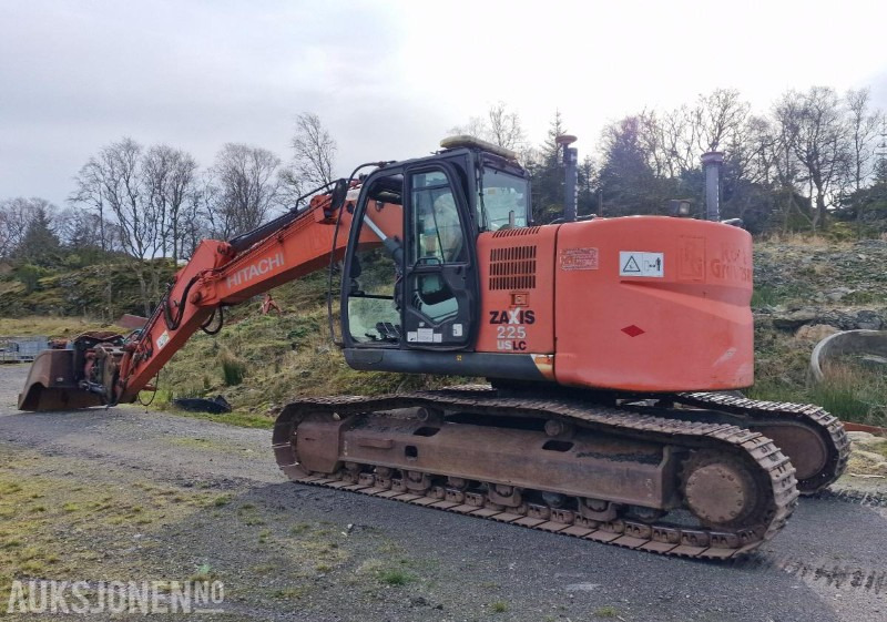 2009 Hitachi ZX225USLC-3 Beltegraver m/GPS/Rototilt med klype/3 skuffer, 12800 timer - حفارة: صور 4 2009 Hitachi ZX225USLC-3 Beltegraver m/GPS/Rototilt med klype/3 skuffer, 12800 timer - حفارة: صور 4
