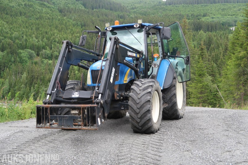 2009 New Holland T5060 Traktor / 8550 timer - جرار: صور 3 2009 New Holland T5060 Traktor / 8550 timer - جرار: صور 3
