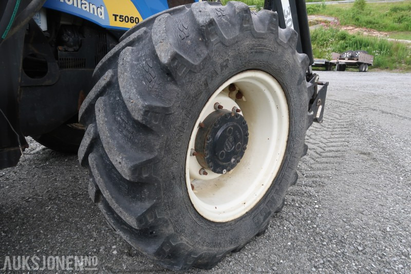 جرار 2009 New Holland T5060 Traktor / 8550 timer: صور 13
