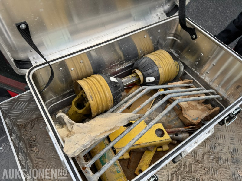 جرار 2010 Antonio Carraro Superparc 4400 HST MED SNØFRESER, KOST OG STRØKASSE: صور 15 جرار 2010 Antonio Carraro Superparc 4400 HST MED SNØFRESER, KOST OG STRØKASSE: صور 15