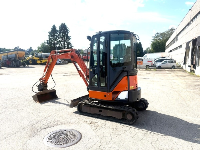 2010 Hitachi ZX22U-2 CLR minigraver med 3 skuffer - حفارة: صور 3 2010 Hitachi ZX22U-2 CLR minigraver med 3 skuffer - حفارة: صور 3