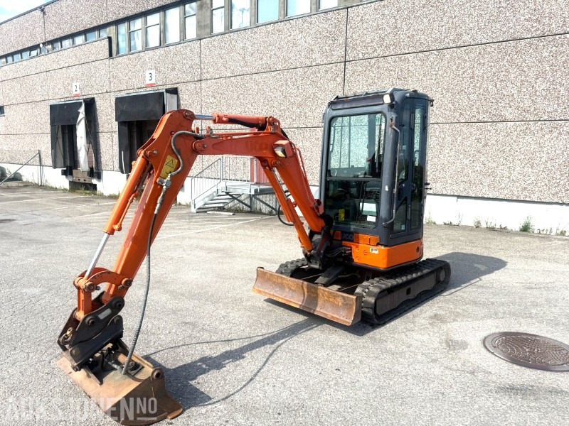 2010 Hitachi ZX22U-2 CLR minigraver med 3 skuffer - حفارة: صور 1 2010 Hitachi ZX22U-2 CLR minigraver med 3 skuffer - حفارة: صور 1