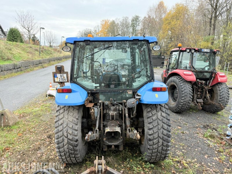 2010 New Holland T5070 traktor / Trima frontlaster / 4X4 - جرار: صور 4 2010 New Holland T5070 traktor / Trima frontlaster / 4X4 - جرار: صور 4
