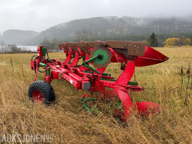 2010 UNIA vendeplog – 5 skjær, kraftig modell - الآلات والماكينات الزراعية: صور 1 2010 UNIA vendeplog – 5 skjær, kraftig modell - الآلات والماكينات الزراعية: صور 1