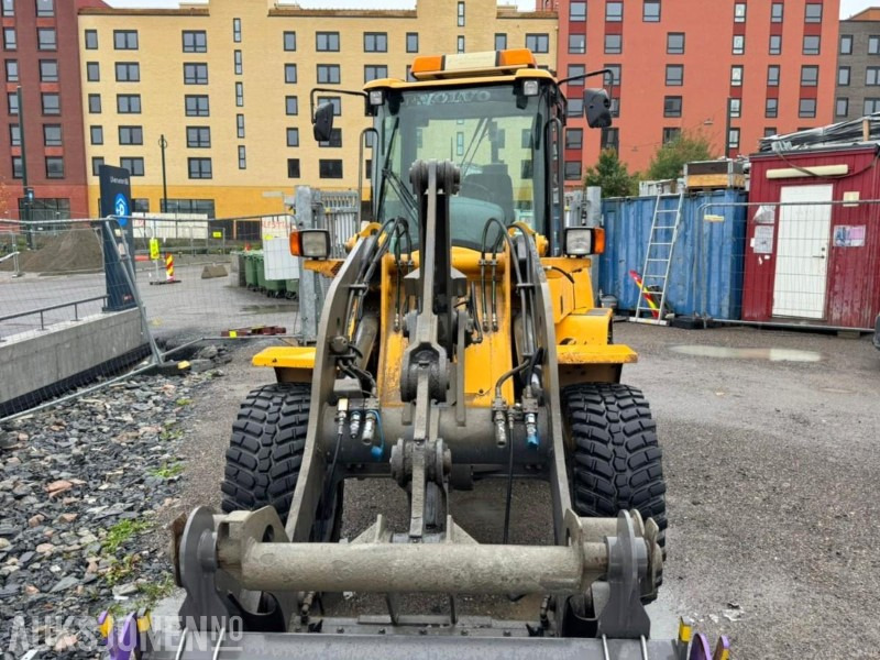 2010 Volvo L35B PRO HJULLASTER - 2711 TIMER, RYGGEKAMERA, DIFF.SPERRER, SKUFFE, HYDR. PALLEGAFLER, HURTIGKOBLING, TP-LINKAGE - اللودر بعجل: صور 2 2010 Volvo L35B PRO HJULLASTER - 2711 TIMER, RYGGEKAMERA, DIFF.SPERRER, SKUFFE, HYDR. PALLEGAFLER, HURTIGKOBLING, TP-LINKAGE - اللودر بعجل: صور 2