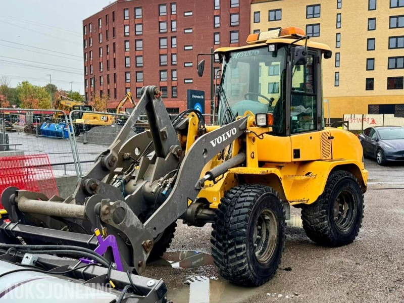 2010 Volvo L35B PRO HJULLASTER - 2711 TIMER, RYGGEKAMERA, DIFF.SPERRER, SKUFFE, HYDR. PALLEGAFLER, HURTIGKOBLING, TP-LINKAGE - اللودر بعجل: صور 1 2010 Volvo L35B PRO HJULLASTER - 2711 TIMER, RYGGEKAMERA, DIFF.SPERRER, SKUFFE, HYDR. PALLEGAFLER, HURTIGKOBLING, TP-LINKAGE - اللودر بعجل: صور 1
