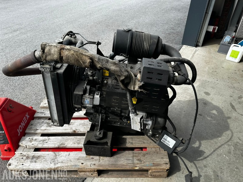 2010 Yanmar 4TNV84T-GGEH - معدات البناء: صور 2 2010 Yanmar 4TNV84T-GGEH - معدات البناء: صور 2