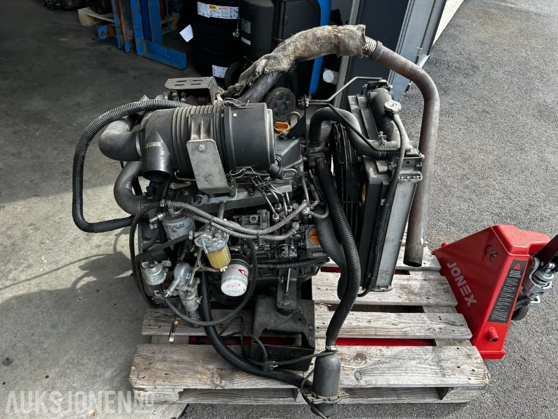 2010 Yanmar 4TNV84T-GGEH - معدات البناء: صور 1 2010 Yanmar 4TNV84T-GGEH - معدات البناء: صور 1