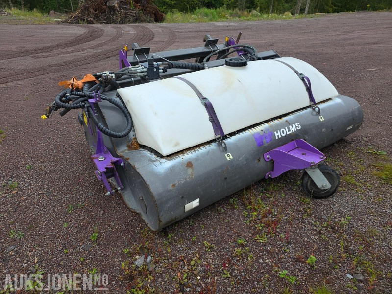 2011 Holms PL-2.15 feiekost med vanntank og klargjort for sidekost - معدات البناء: صور 1 2011 Holms PL-2.15 feiekost med vanntank og klargjort for sidekost - معدات البناء: صور 1