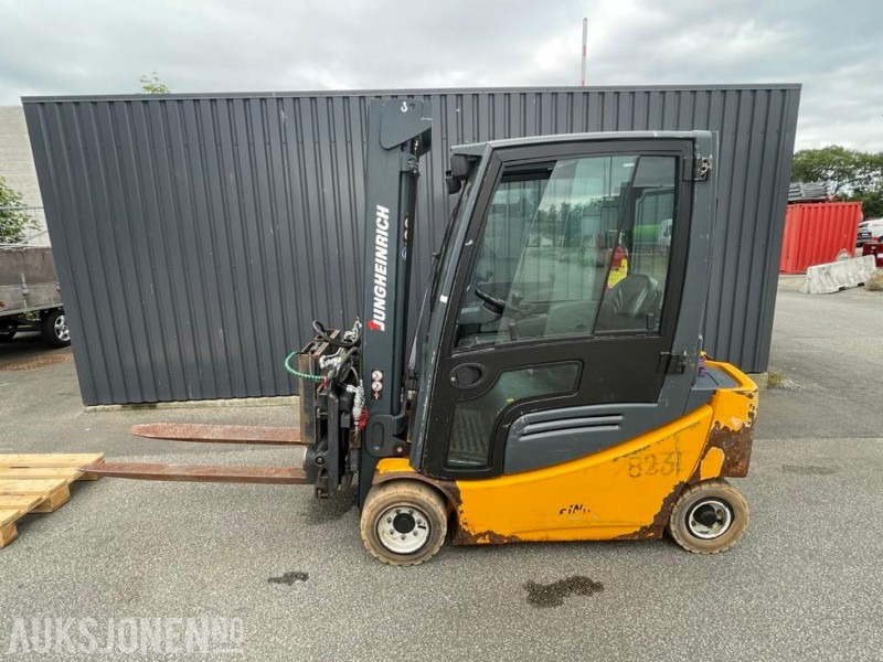 2012 Jungheinrich EFG 320 EL.Truck - Ravas vekt - 7 m. løftehøyde - 2 tonn løftekapasitet - 4812 timer. - معدات المناولة: صور 2 2012 Jungheinrich EFG 320 EL.Truck - Ravas vekt - 7 m. løftehøyde - 2 tonn løftekapasitet - 4812 timer. - معدات المناولة: صور 2