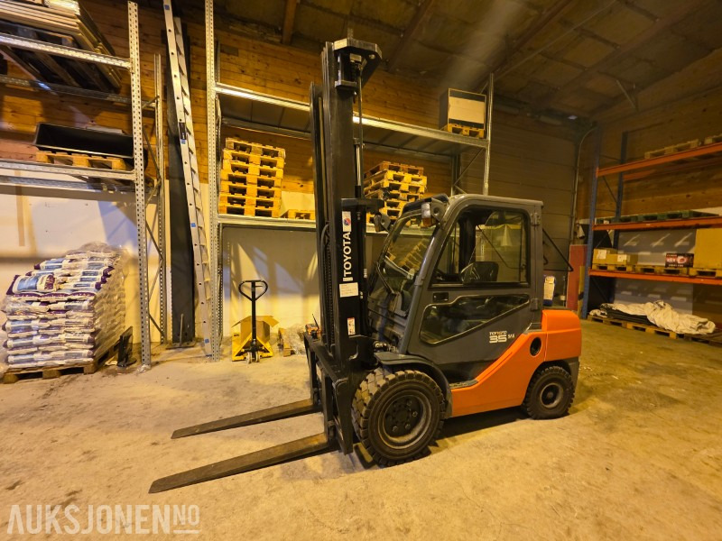 2012 Toyota 52-8FDJF35 Motvektstruck - Diesel - Sertifisert til Mars 2026 - معدات المناولة: صور 2 2012 Toyota 52-8FDJF35 Motvektstruck - Diesel - Sertifisert til Mars 2026 - معدات المناولة: صور 2