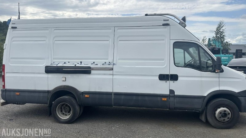 2013 IVECO DAILY 70C17 EEV 3,0 170 HK | DIESELVARMER | ARBEIDSLYS | HENGERFESTE 3500 KG - فان: صور 4 2013 IVECO DAILY 70C17 EEV 3,0 170 HK | DIESELVARMER | ARBEIDSLYS | HENGERFESTE 3500 KG - فان: صور 4