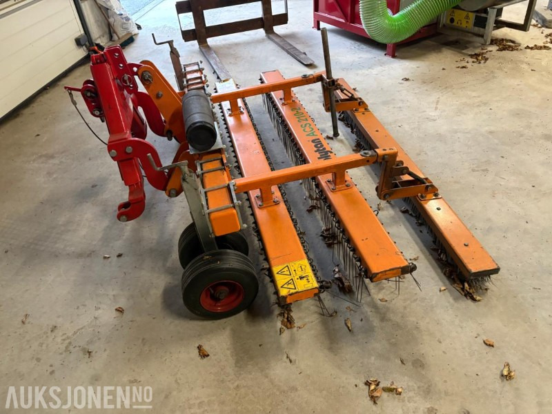 2013 Polytan ACS 210-2 kunstgresspleieaggregat,vedlikeholdsverktøy for kunstgressbaner - الآلات والماكينات الزراعية: صور 3 2013 Polytan ACS 210-2 kunstgresspleieaggregat,vedlikeholdsverktøy for kunstgressbaner - الآلات والماكينات الزراعية: صور 3