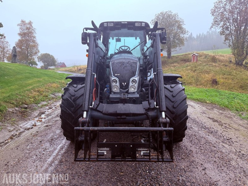2013 Valtra N143 Direct med fronthydraulikk og kraftuttak(PTO) - Nylig EU godkjent - جرار: صور 5 2013 Valtra N143 Direct med fronthydraulikk og kraftuttak(PTO) - Nylig EU godkjent - جرار: صور 5