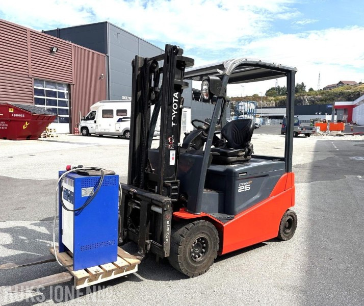 2014 Toyota 8FBMKT25 – 2,5T elektrisk gaffeltruck - معدات المناولة: صور 1 2014 Toyota 8FBMKT25 – 2,5T elektrisk gaffeltruck - معدات المناولة: صور 1