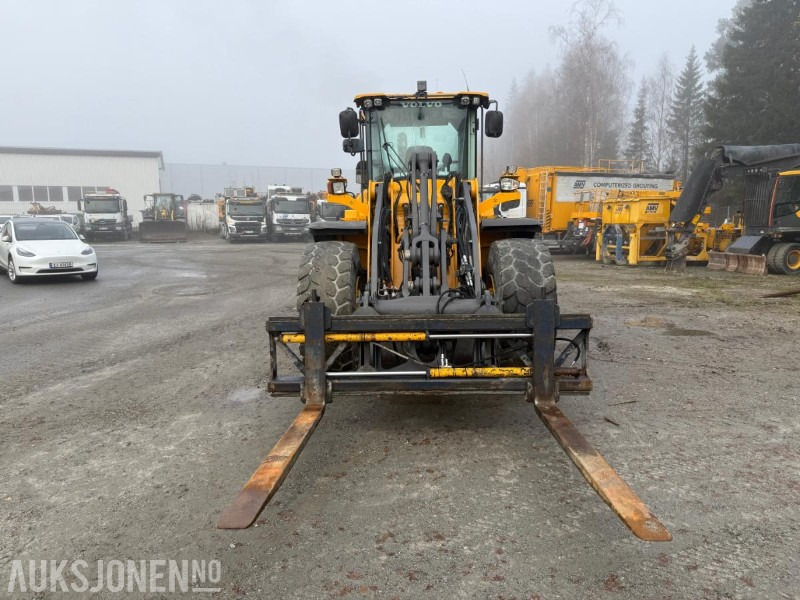 2014 Volvo L120G hjullaster, 7763 timer, Hydr. pallegaffel, nylig service og årskontroll - اللودر بعجل: صور 2 2014 Volvo L120G hjullaster, 7763 timer, Hydr. pallegaffel, nylig service og årskontroll - اللودر بعجل: صور 2