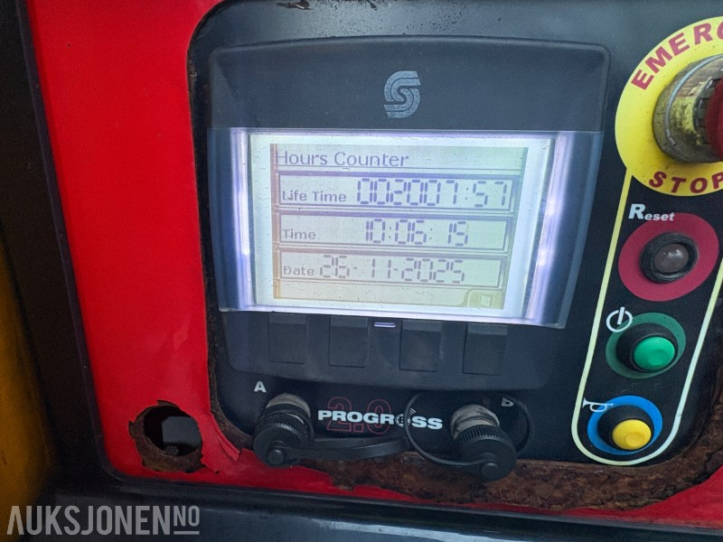 شاحنة كرين 2015 Volvo FM 500 8x4 kranbil - Effer 215/6S kran og ARKA planpåbygg - EU godkjent til 30.09.26: صور 10