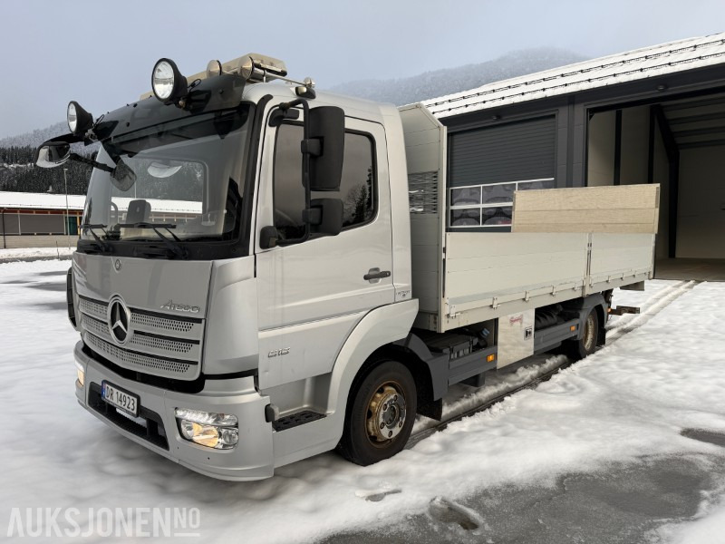 2016 Mercedes-Benz Atego 816 planbil med Zepro løftelem - C1 førarkort - Eu godkjent - شاحنات مسطحة: صور 1 2016 Mercedes-Benz Atego 816 planbil med Zepro løftelem - C1 førarkort - Eu godkjent - شاحنات مسطحة: صور 1