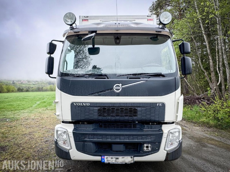 2016 Volvo FE - 320 - Distribusjons lastebil med bakløft - Gått kun 264.000 km - بصندوق مغلق شاحنة: صور 2 2016 Volvo FE - 320 - Distribusjons lastebil med bakløft - Gått kun 264.000 km - بصندوق مغلق شاحنة: صور 2