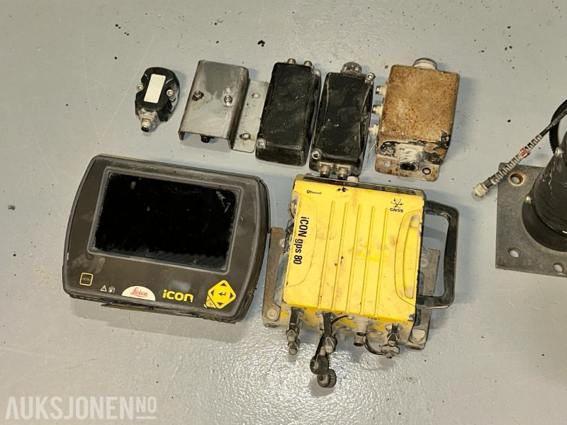 2017 Leica GPS 80 Maskinstyring - komplett system - ملحقات - آلات البناء: صور 3 2017 Leica GPS 80 Maskinstyring - komplett system - ملحقات - آلات البناء: صور 3