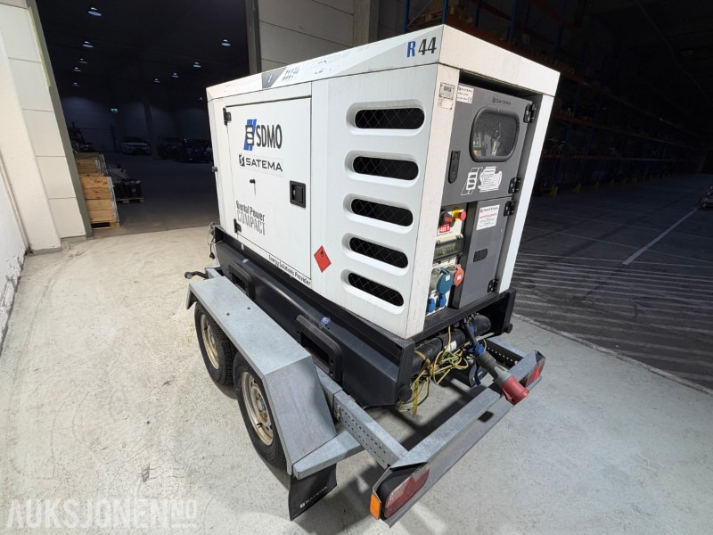 2017 SATEMA SDMO R44C3 40kVA 400V tilhengermontert strømaggregat - معدات البناء: صور 2 2017 SATEMA SDMO R44C3 40kVA 400V tilhengermontert strømaggregat - معدات البناء: صور 2
