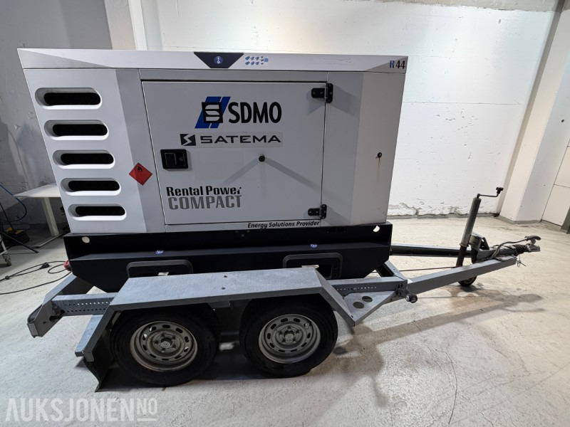 2017 SATEMA SDMO R44C3 40kVA 400V tilhengermontert strømaggregat - معدات البناء: صور 5 2017 SATEMA SDMO R44C3 40kVA 400V tilhengermontert strømaggregat - معدات البناء: صور 5