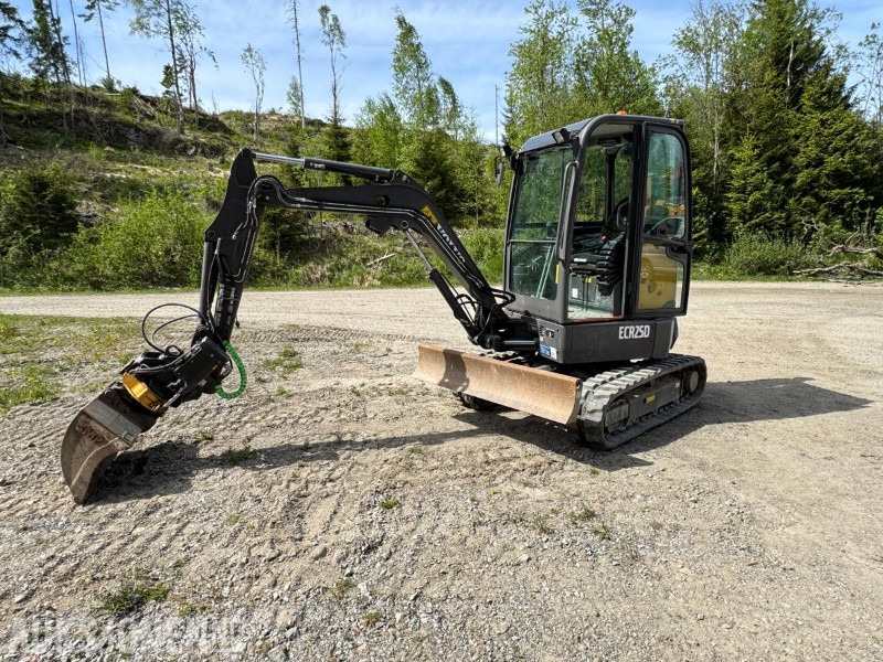 2017 Volvo ECR25D m/Engcon tiltrotator, SE-klype, 3 skuffer, vibroplate, 891 timer, Minigraver - حفارة مصغرة: صور 2 2017 Volvo ECR25D m/Engcon tiltrotator, SE-klype, 3 skuffer, vibroplate, 891 timer, Minigraver - حفارة مصغرة: صور 2