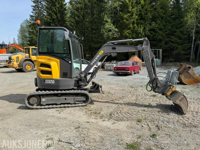 2017 Volvo ECR25D m/Engcon tiltrotator, SE-klype, 3 skuffer, vibroplate, 891 timer, Minigraver - حفارة مصغرة: صور 4 2017 Volvo ECR25D m/Engcon tiltrotator, SE-klype, 3 skuffer, vibroplate, 891 timer, Minigraver - حفارة مصغرة: صور 4