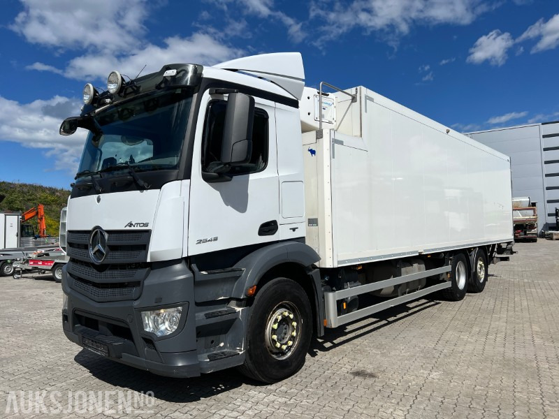 2018 Mercedes-Benz Antos 2545 skapbil med kjøleaggregat, baklem, lav km, DAB, Automat - بصندوق مغلق شاحنة: صور 1 2018 Mercedes-Benz Antos 2545 skapbil med kjøleaggregat, baklem, lav km, DAB, Automat - بصندوق مغلق شاحنة: صور 1