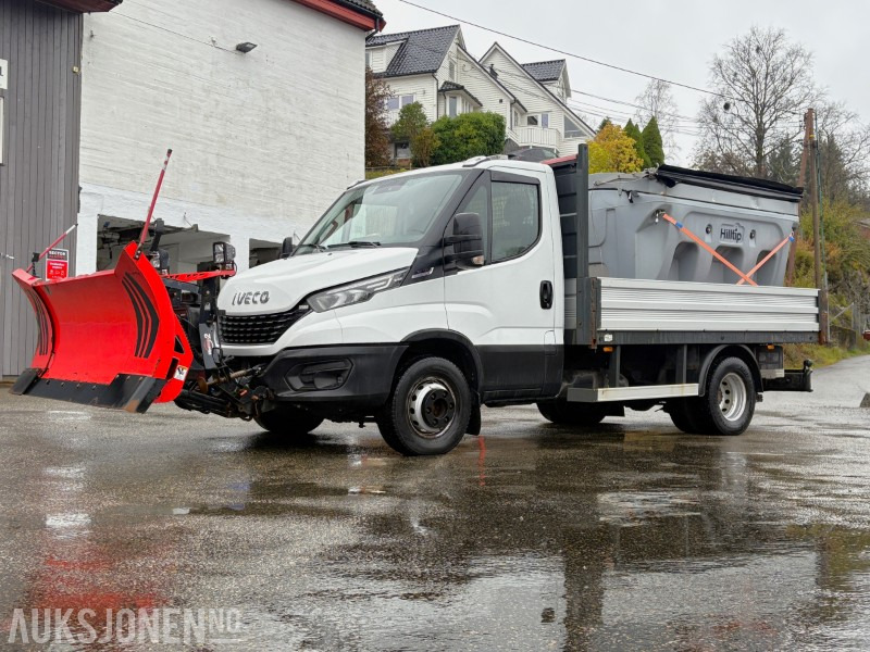 2019 Iveco Daily planbil m/ Hilltip IceStriker og Western Wide-Out brøyteplog - شاحنات مسطحة: صور 1 2019 Iveco Daily planbil m/ Hilltip IceStriker og Western Wide-Out brøyteplog - شاحنات مسطحة: صور 1