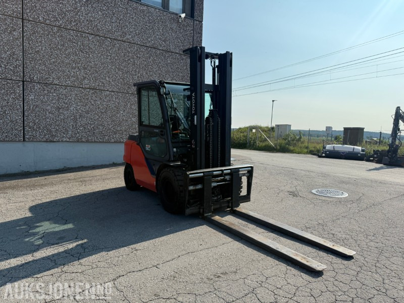 2019 Toyota 40-8FD45N Dieselmotvektstruck - KUN 1120 timer - معدات المناولة: صور 3 2019 Toyota 40-8FD45N Dieselmotvektstruck - KUN 1120 timer - معدات المناولة: صور 3