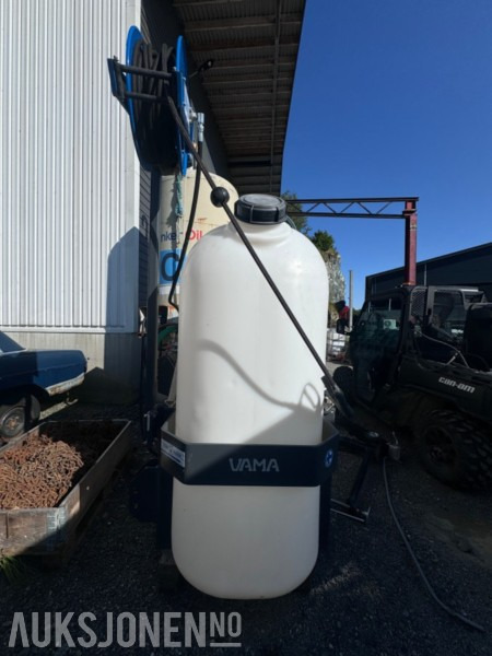 2022 Vama spyleutstyr for montering på traktor EHK 1500 Liter - Trepunktsfeste - الآلات والماكينات الزراعية: صور 3 2022 Vama spyleutstyr for montering på traktor EHK 1500 Liter - Trepunktsfeste - الآلات والماكينات الزراعية: صور 3