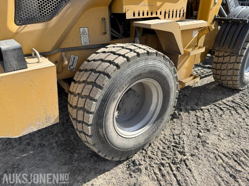 اللودر بعجل 2023 Powertrack L45 hjullaster / 132 timer: صور 13