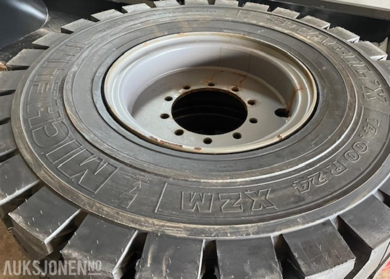 4 stk Michelin 14.00 R24 anleggsdekk med felg - ny gummibane - معدات البناء: صور 4 4 stk Michelin 14.00 R24 anleggsdekk med felg - ny gummibane - معدات البناء: صور 4