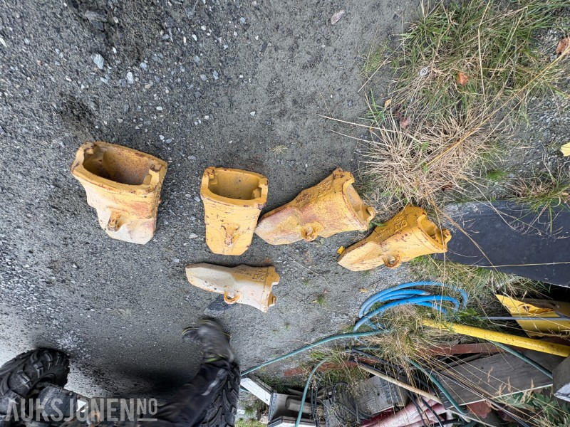 Cat graveskuffetenner til gravemaskin og/eller hjullaster - ملحقات - آلات البناء: صور 3 Cat graveskuffetenner til gravemaskin og/eller hjullaster - ملحقات - آلات البناء: صور 3