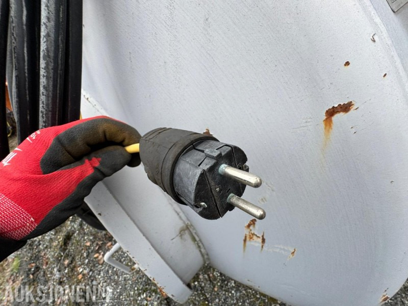 معدات البناء Dieseltank 2600 liter med pumpe: صور 8