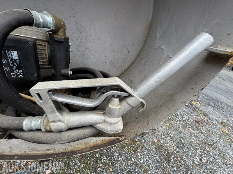 معدات البناء Dieseltank 2600 liter med pumpe: صور 15